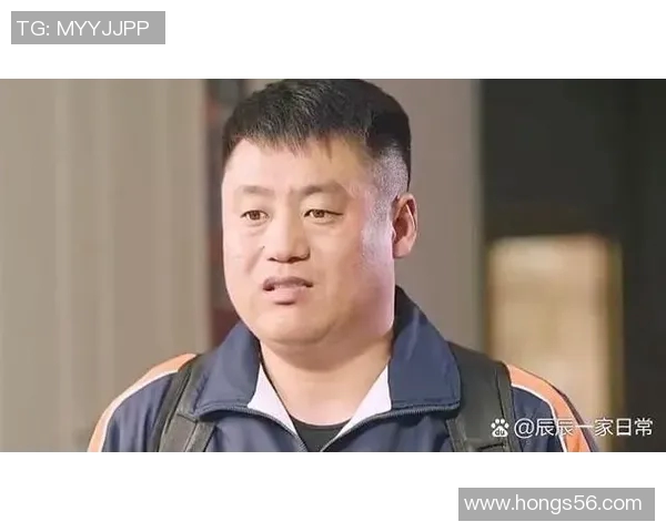笨笨的足球明星究竟是谁他在绿茵场上的搞笑瞬间让人捧腹大笑 笨笨的足球明星究竟是谁他在绿茵场上的搞笑瞬间让人捧腹大笑